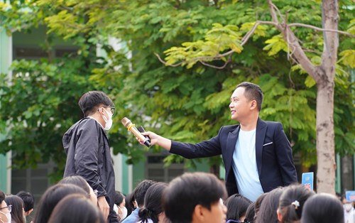 Thầy giáo "hot boy" bật mí cách làm giảm căng thẳng, áp lực trước kỳ thi tốt nghiệp THPT
